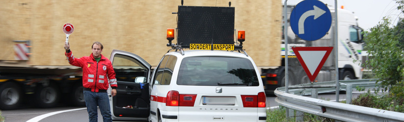 Straßenaufsichtsorgan regelt den Verkehr (Foto: Firma Fellner)